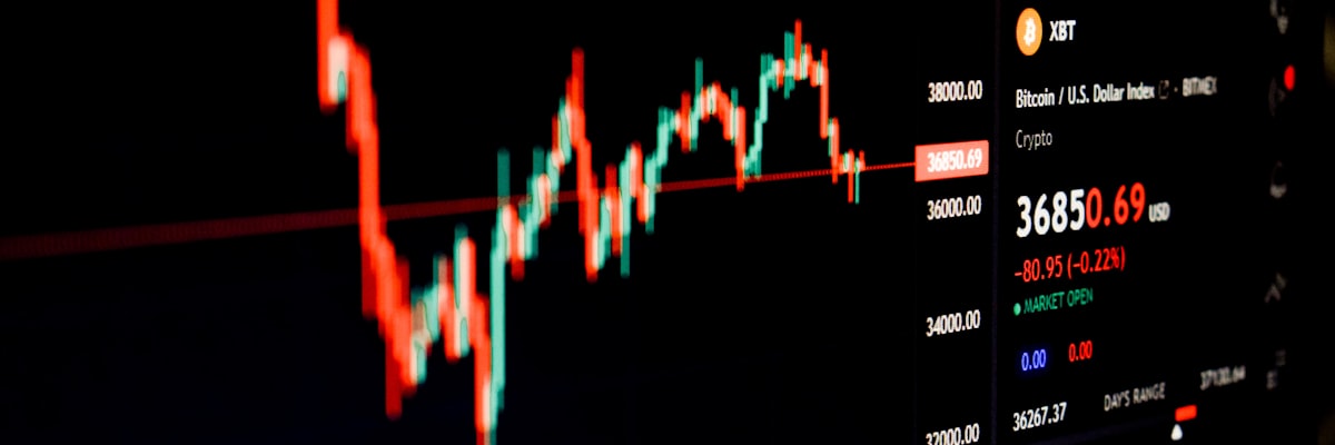 株価チャートを表示したパソコン画面